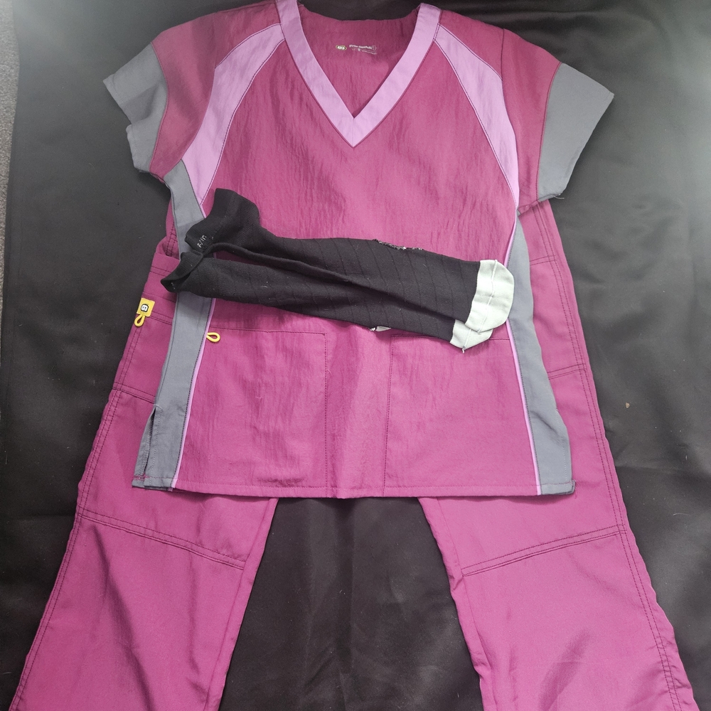 4 Stretch Scrub Set With Free Compression Socks